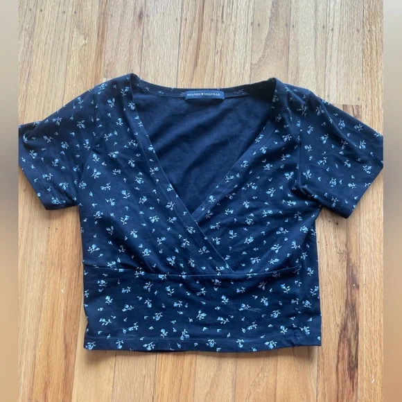 Brandy Melville Rae Top Navy Floral Wrap top - Picture 2 of 4